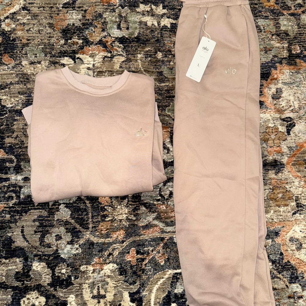 ALO Yoga Women’s Track Pants & Sweatshirt Set in Blush Pink